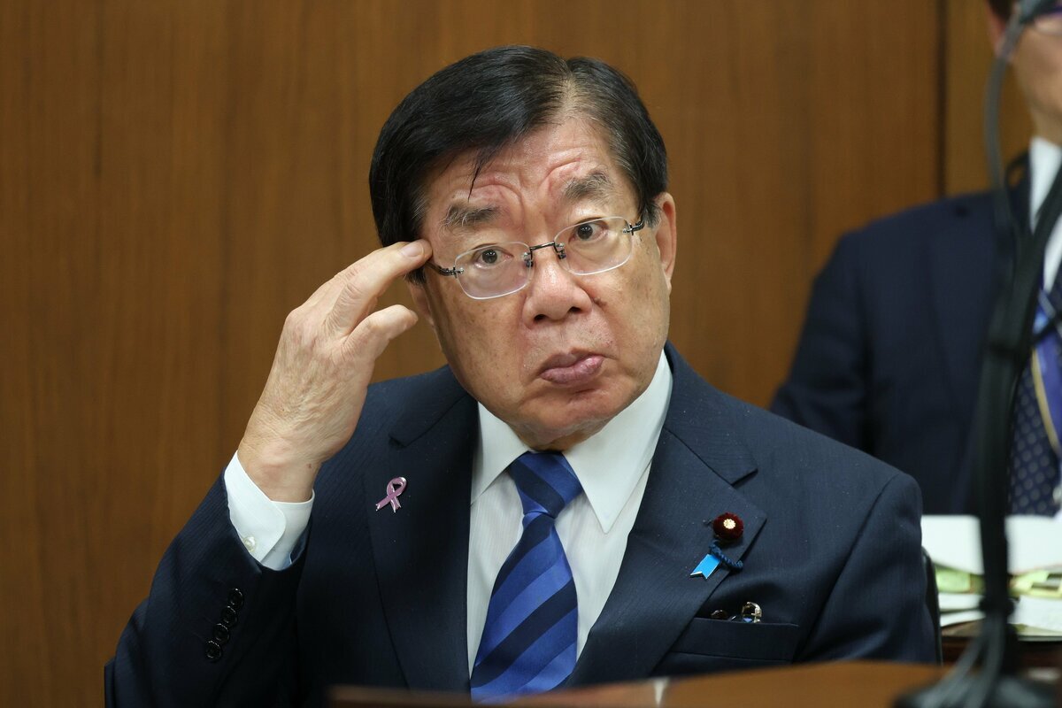 衆院法務委で質問を聞く平口洋法相