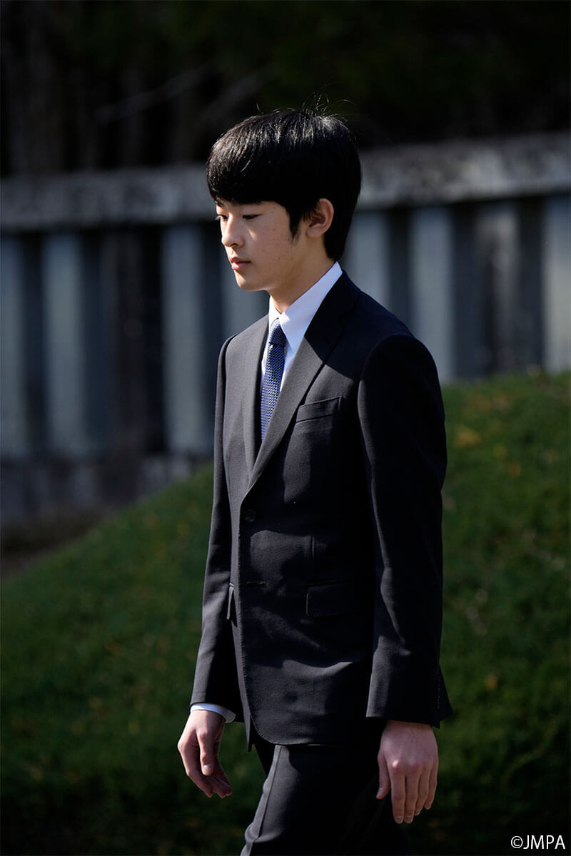 高校卒業をご報告するため、昭和天皇武蔵野陵を参拝された悠仁さま