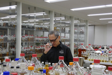 サントリー、ウイスキーの味を決めるブレンダー室を初公開(グルメ Watch)