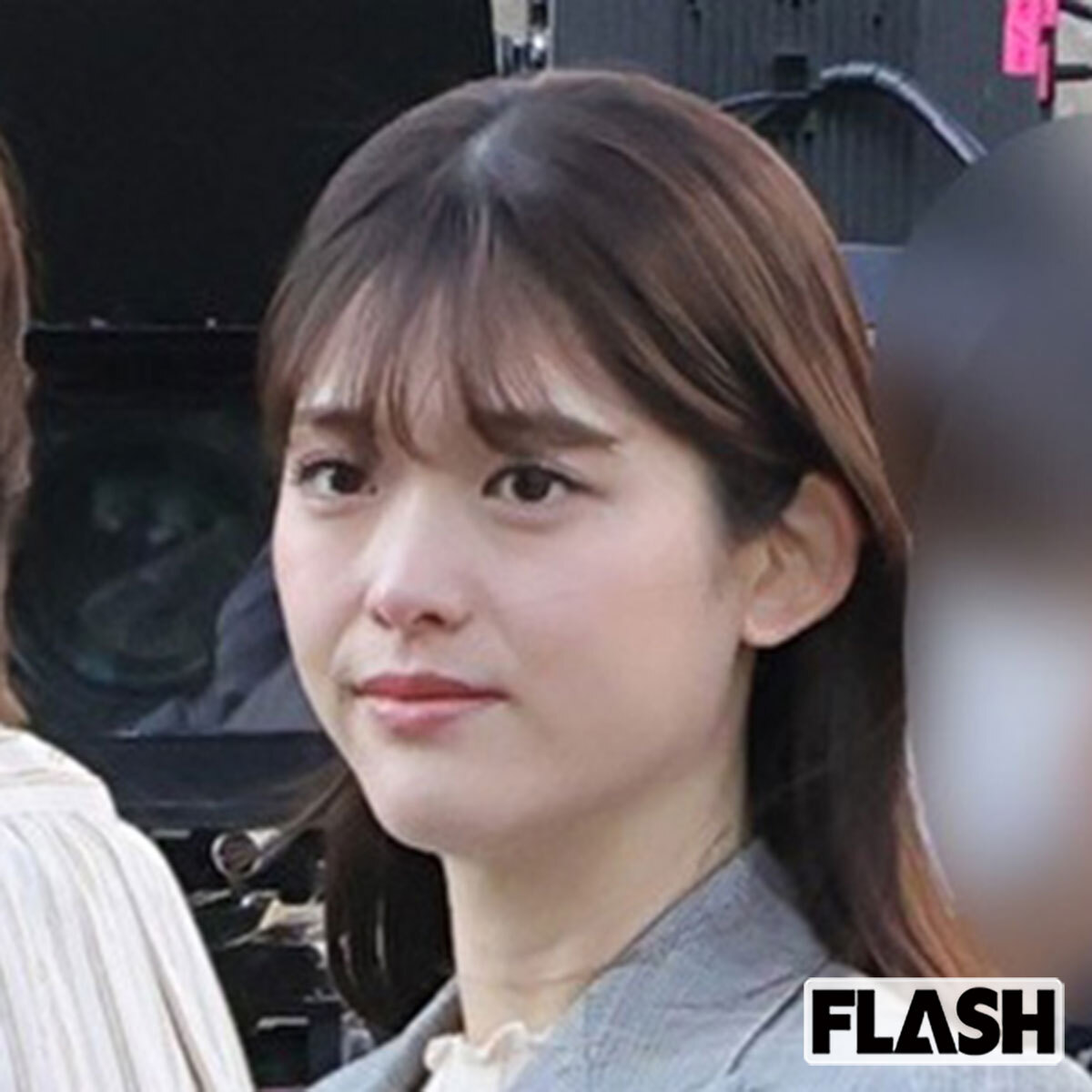 松村沙友理が愛犬と共に結婚と妊娠を発表した際のピンクのドレス姿