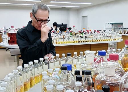 「現代の名工」サントリーの輿石太さんがテイスティング披露 山崎蒸溜所でセミナー (産経新聞)