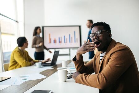 会議中や閣議中に襲ってくる睡魔 専門家に聞く対処法(CNN.co.jp)