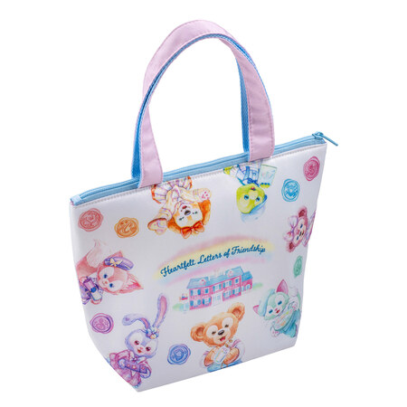 ダッフィー&フレンズ、新ストーリーの限定フードスーベニア一挙紹介。定番ランチケース、ドリンクボトルなど4種(トラベル Watch)