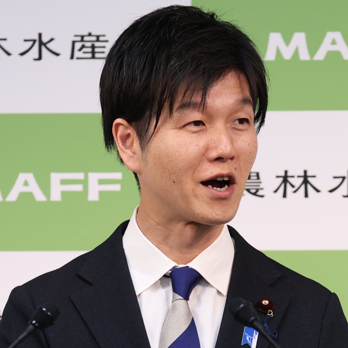 鈴木憲和農水大臣が閣議後の記者会見で発言する様子