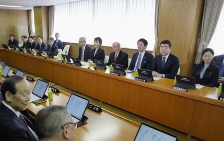 自維、定数削減法案を提出 衆院選挙区25、比例20対象(共同通信)