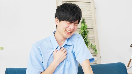 コロナでも、インフルでも、肺がんでもない…若い人の「急な息苦しさ」に潜む怖い病気の正体――「肩や背中が痛い」「深呼吸で痛む」は要注意