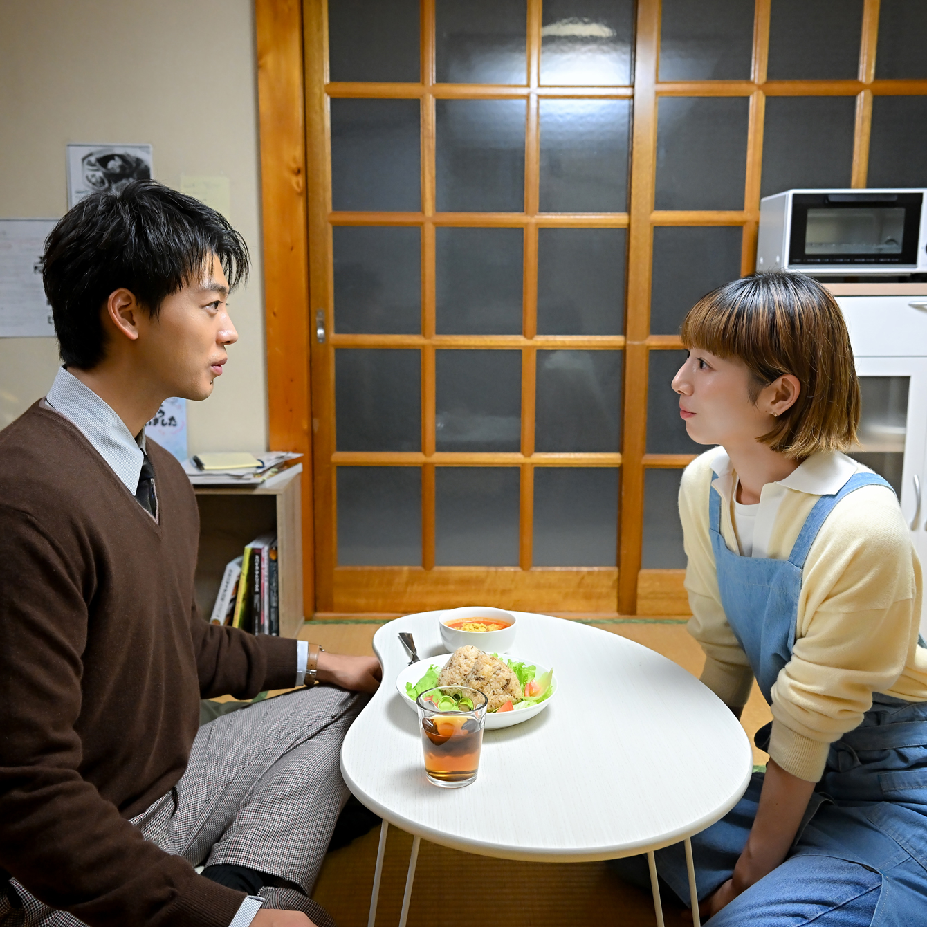 『じゃあ、あんたが作ってみろよ』の登場人物たち。物語の魅力的な瞬間。