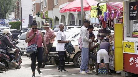 Z世代の若者、暫定政権に不満 マダガスカル政変2カ月(共同通信)