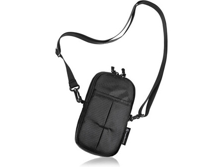 スマホを2台収納できるポーチ、カード類も収納できるフロントポケット付き(ITmedia Mobile)