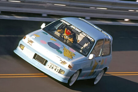 「EP82スターレットで最高速297キロ!?」伝説のピカチュウV300スタタボを振り返る!(MotorFan)