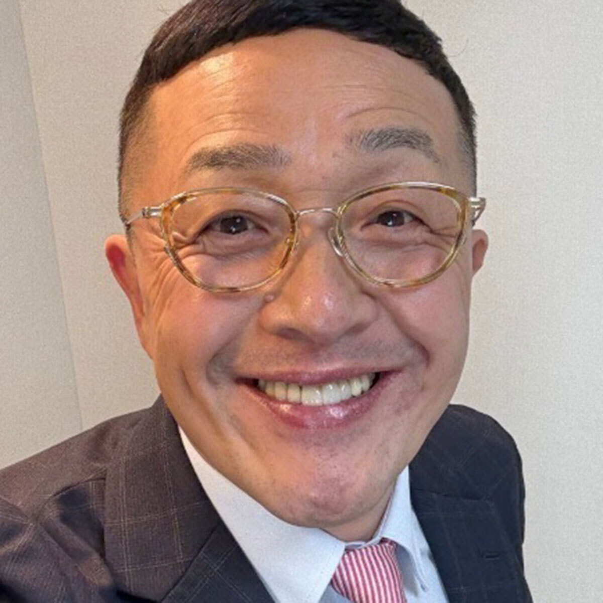 両替機から“偽造”100円硬貨が出現!」お笑いタレントの衝撃報告＆注意