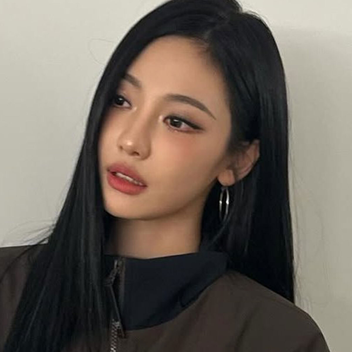 aespa ニンニン きのこ雲騒動】aespa ニンニン、紅白欠席後に “断髪ショート” 激変の