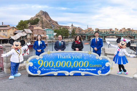 東京ディズニーランド　20000 HOURS WORKED 非売品　極レア 東京ディズニーランドと東京ディズニーシーの累計入園者数が9億人に