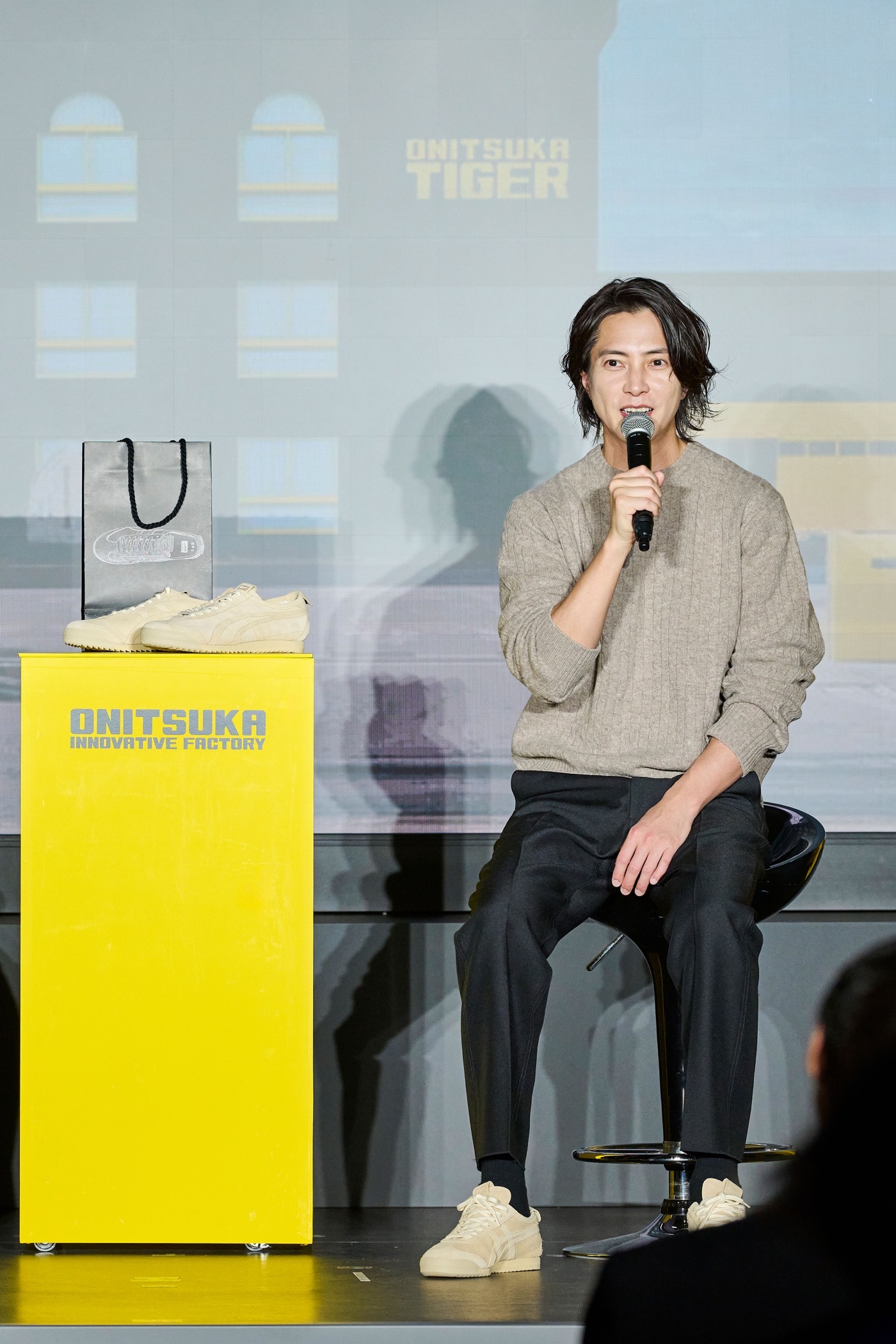 レポート】山下智久、世界1,000足限定のOnitsuka Tigerとの