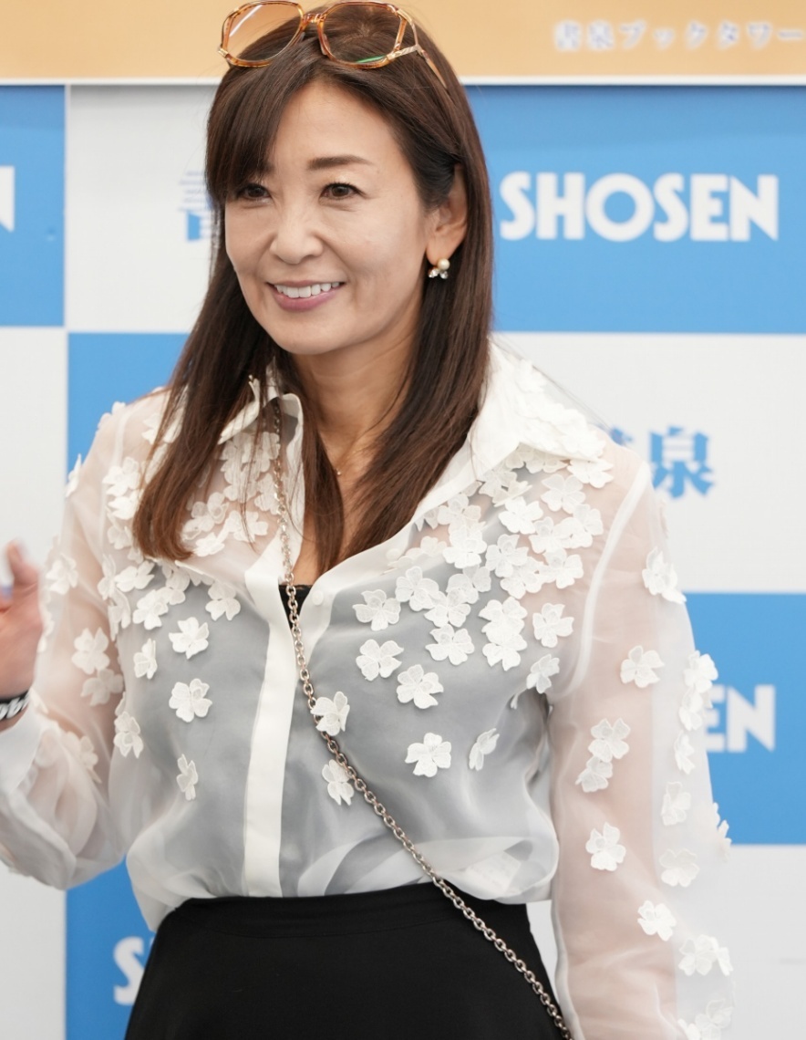 中島史恵＞57歳の最新写真集 “還暦グラビア”に意欲 「狙っていきたい