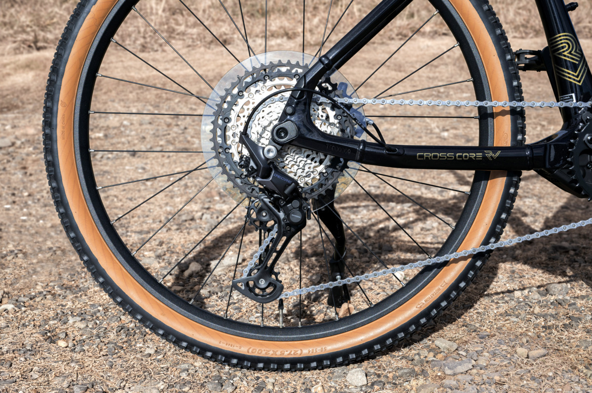 オールマイティな新型スポーツ電動アシスト自転車「CROSSCORE RV」を