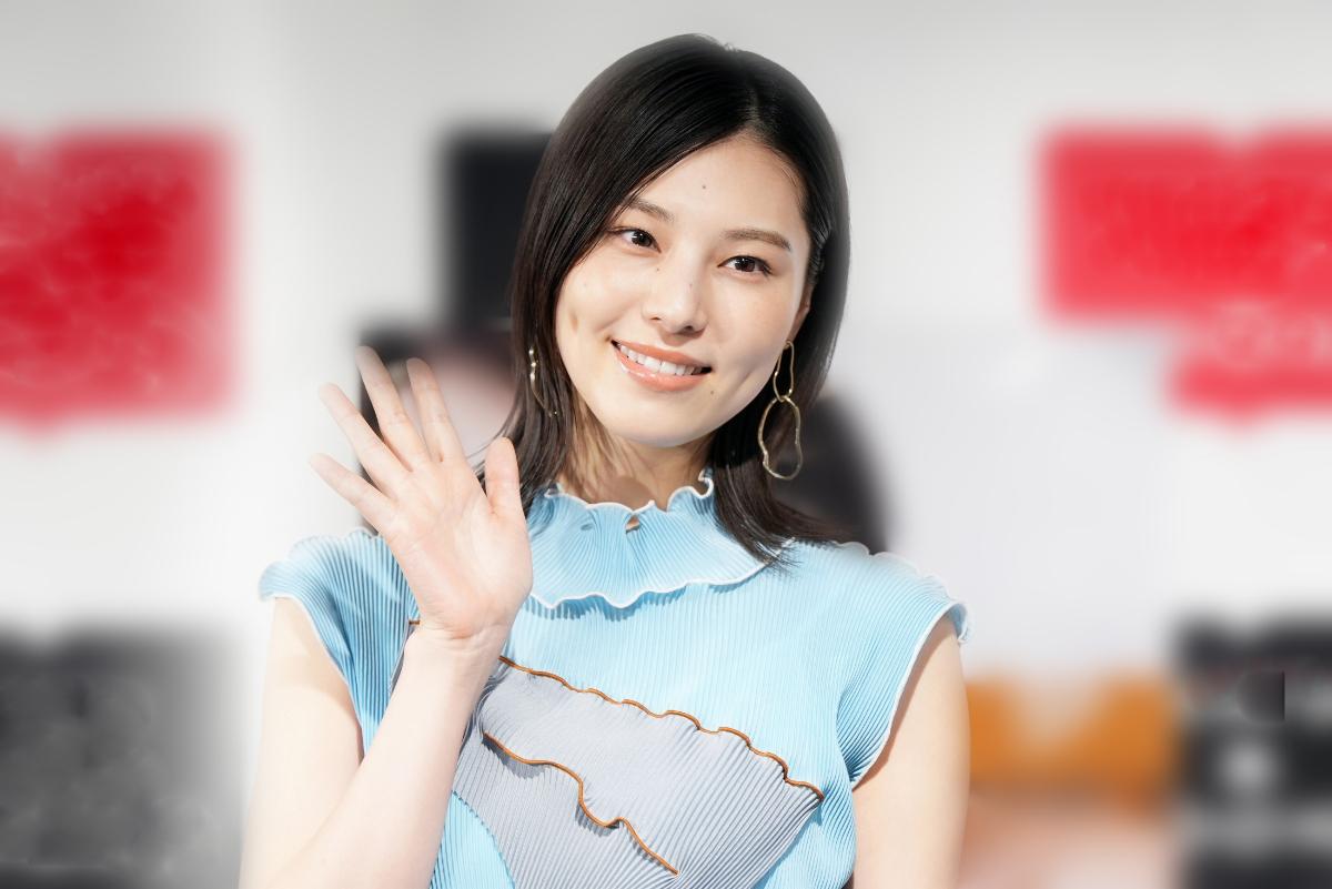 相楽伊織＞元乃木坂46美女 ひな祭りを一緒に！ 水着 シースルー衣装も