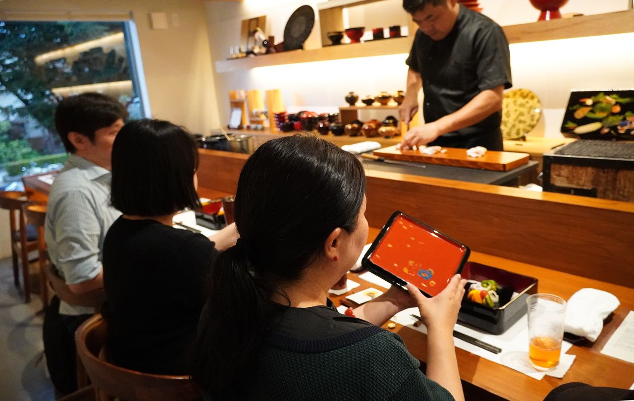 輪島塗を味わうレストラン：老舗漆器店がプロデュースする日常に根ざし