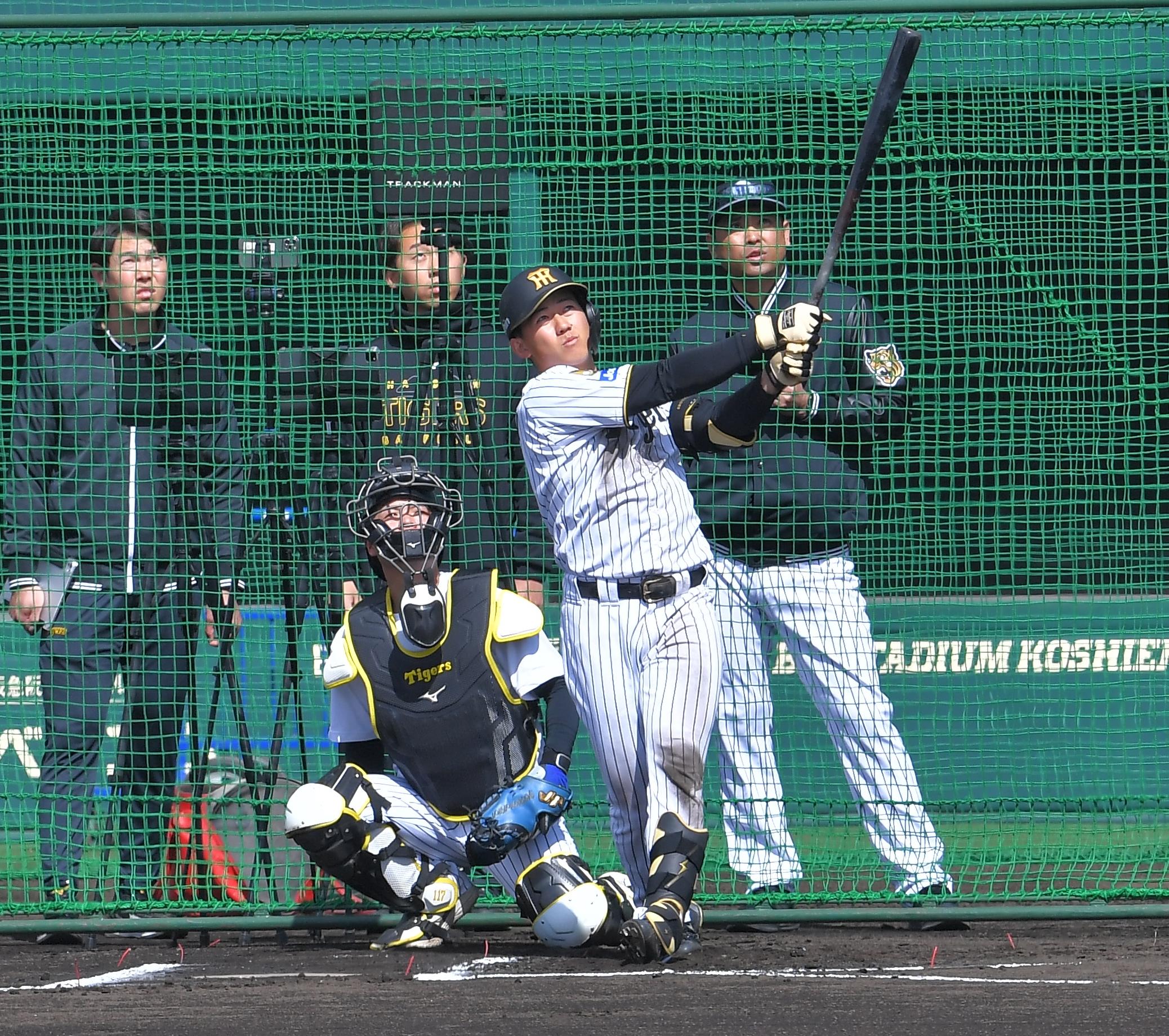 阪神ドラフト1位立石正広が衝撃2発！初実戦BPで右へ左へ柵越え10発