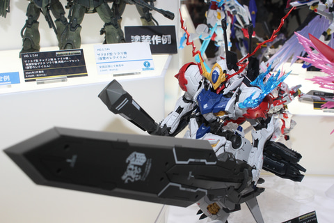 MG 1/100 ガンダムバルバトスルプス用 拡張パーツセット」が展示中