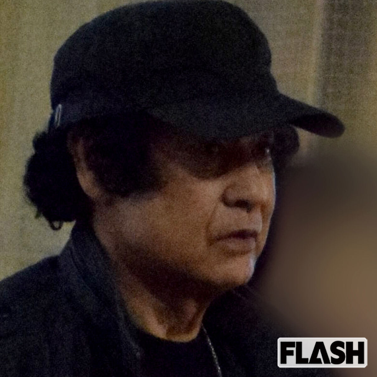 藤岡弘、の長女「スタバで勉強するの普通」に視聴者反発「普通の家庭の子として育てる」父の発言と裏腹の“セレブ”ぶり（SmartFLASH） - Yahoo!ニュース