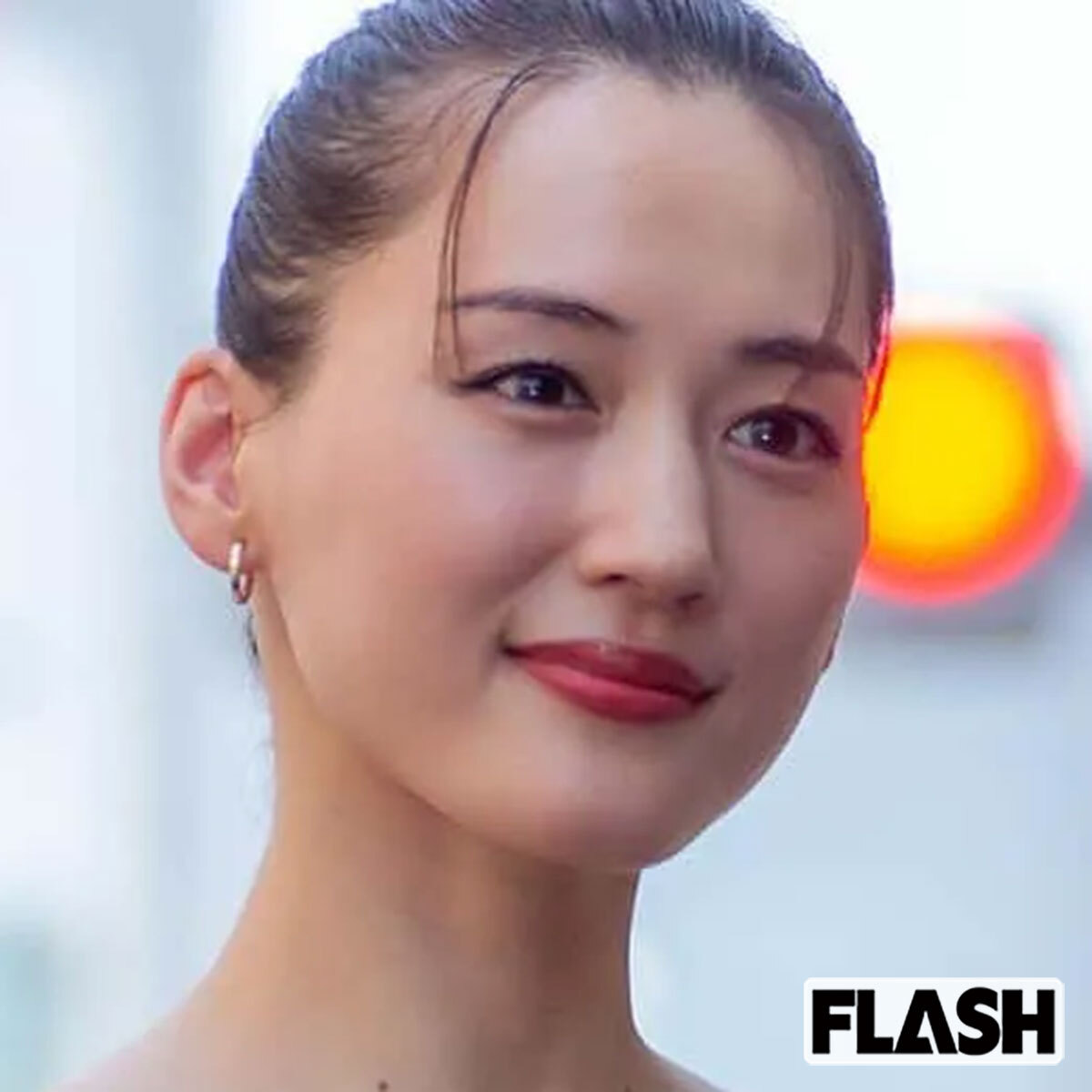 綾瀬はるか、上半身裸の露出過多によるユニクロCMで波紋！