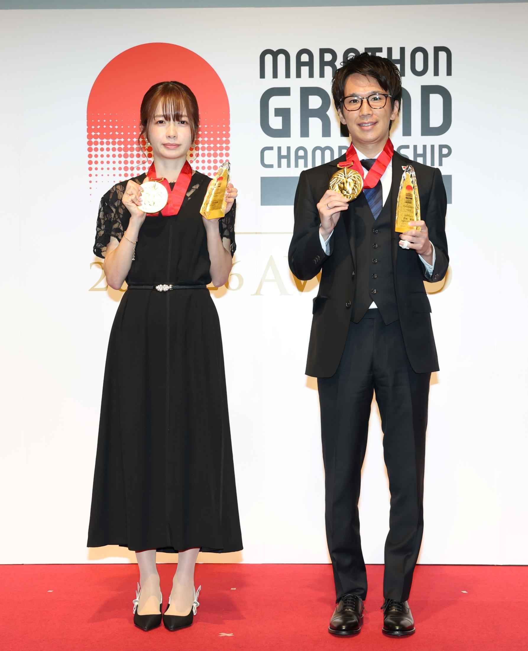 マラソン女王が印象ガラリ!黒ワンピ&ヒール姿のフォーマルコーデ トップランナーたちも集結 MGCシリーズ表彰式