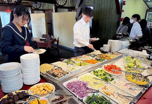 中部の主要外食チェーン１１社の２月売上高　既存店増収　６社のみ　降雪など客足に影響(中部経済新聞)