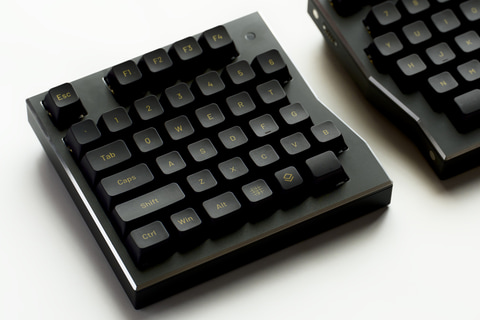 完全ワイヤレスの分割キーボード「Waffree US」4月6日発売。専用アプリ