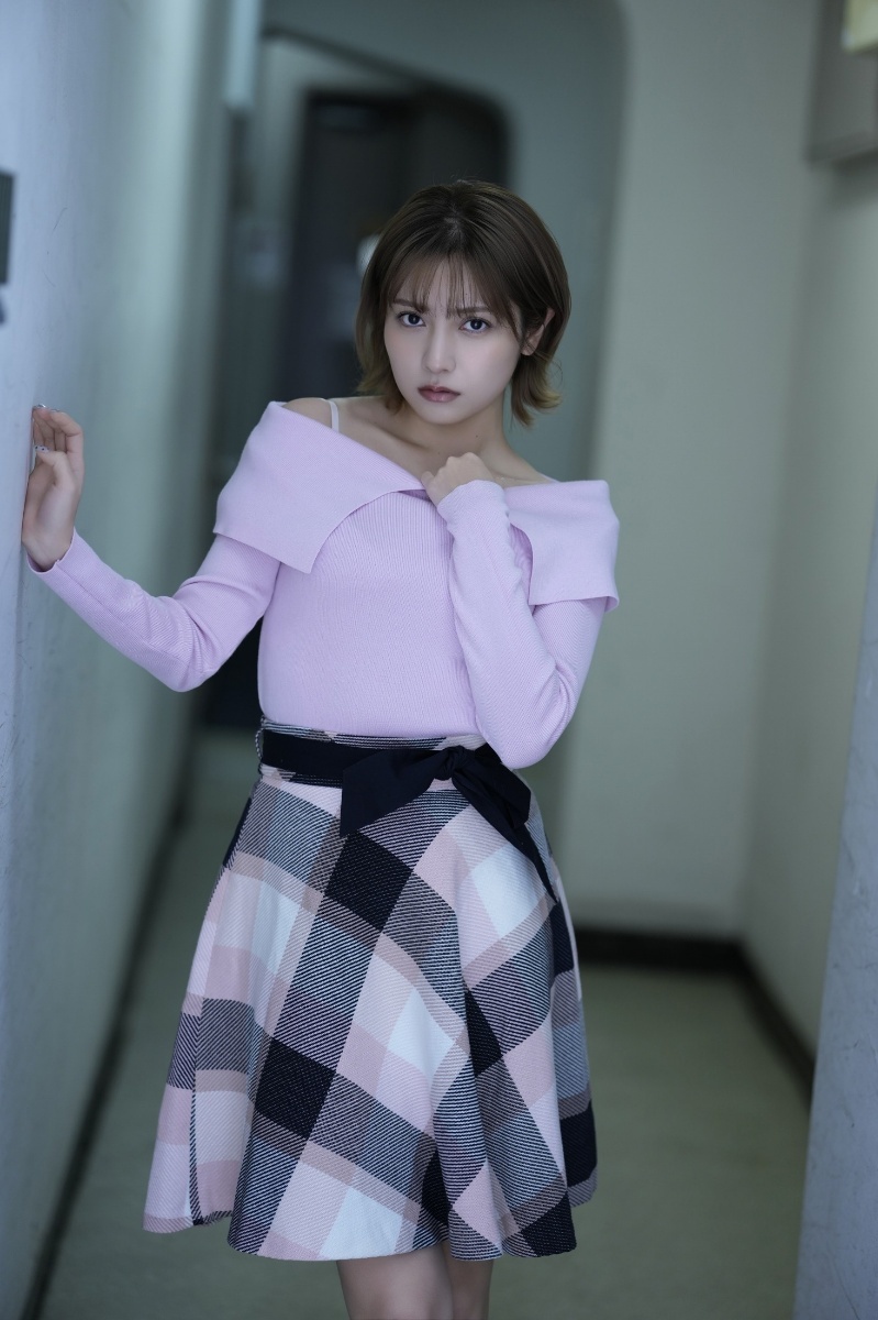 桃月なしこ＞“憧れの先輩”がオフィスで服を脱ぎ 「ヤングキングBULL
