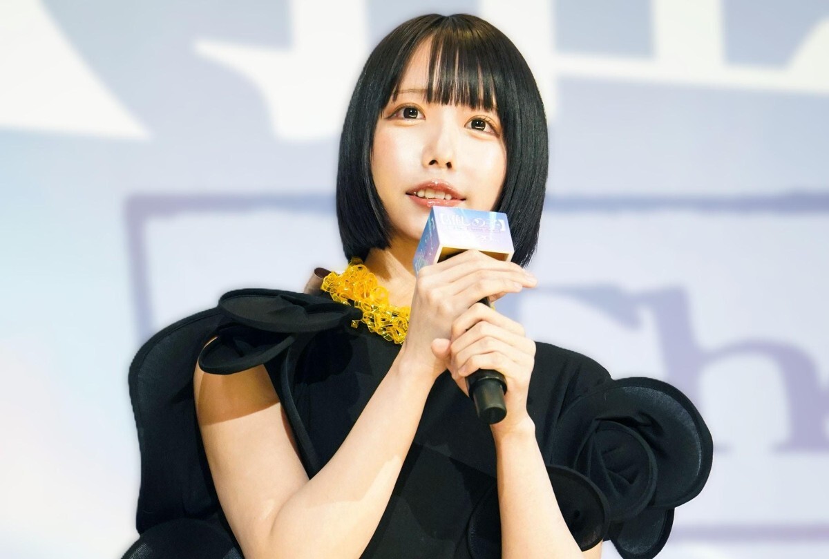あのちゃん＞「誰？って思ったら」雰囲気ガラリの超ミニワンピ姿披露
