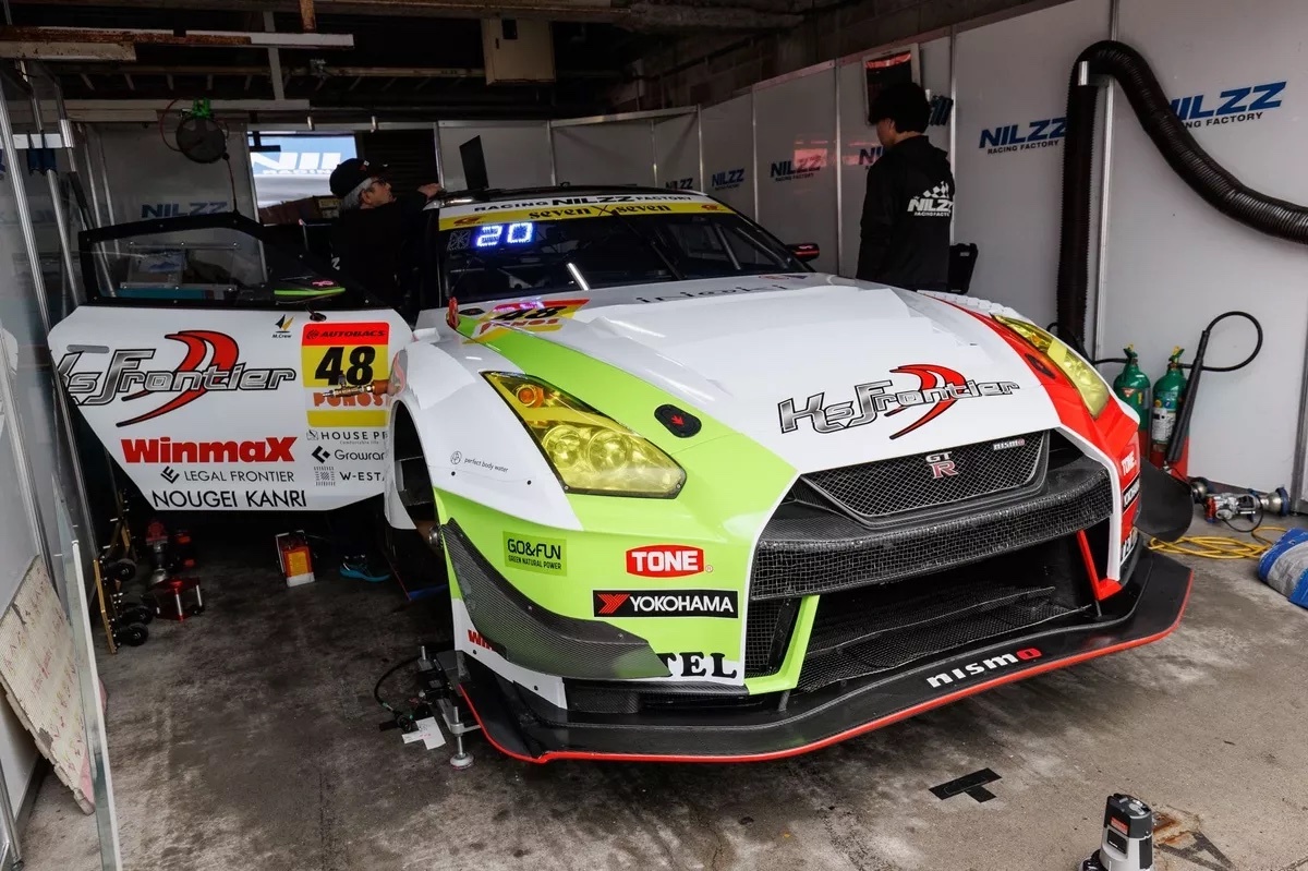 脱・脱毛”。スーパーGT・GT300で愛されるNILZZ Racingの新車両名が