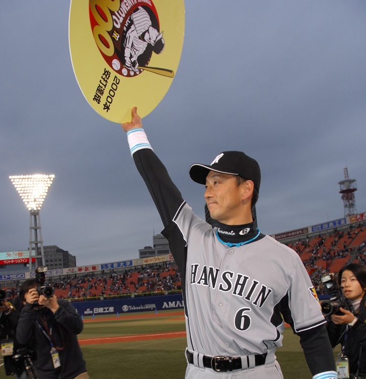 2008年4月12日阪神の鉄人が史上37人目の2000安打達成/PLAY 2008年4月12日阪神の鉄人が史上37人目の2000安打達成/PLAY