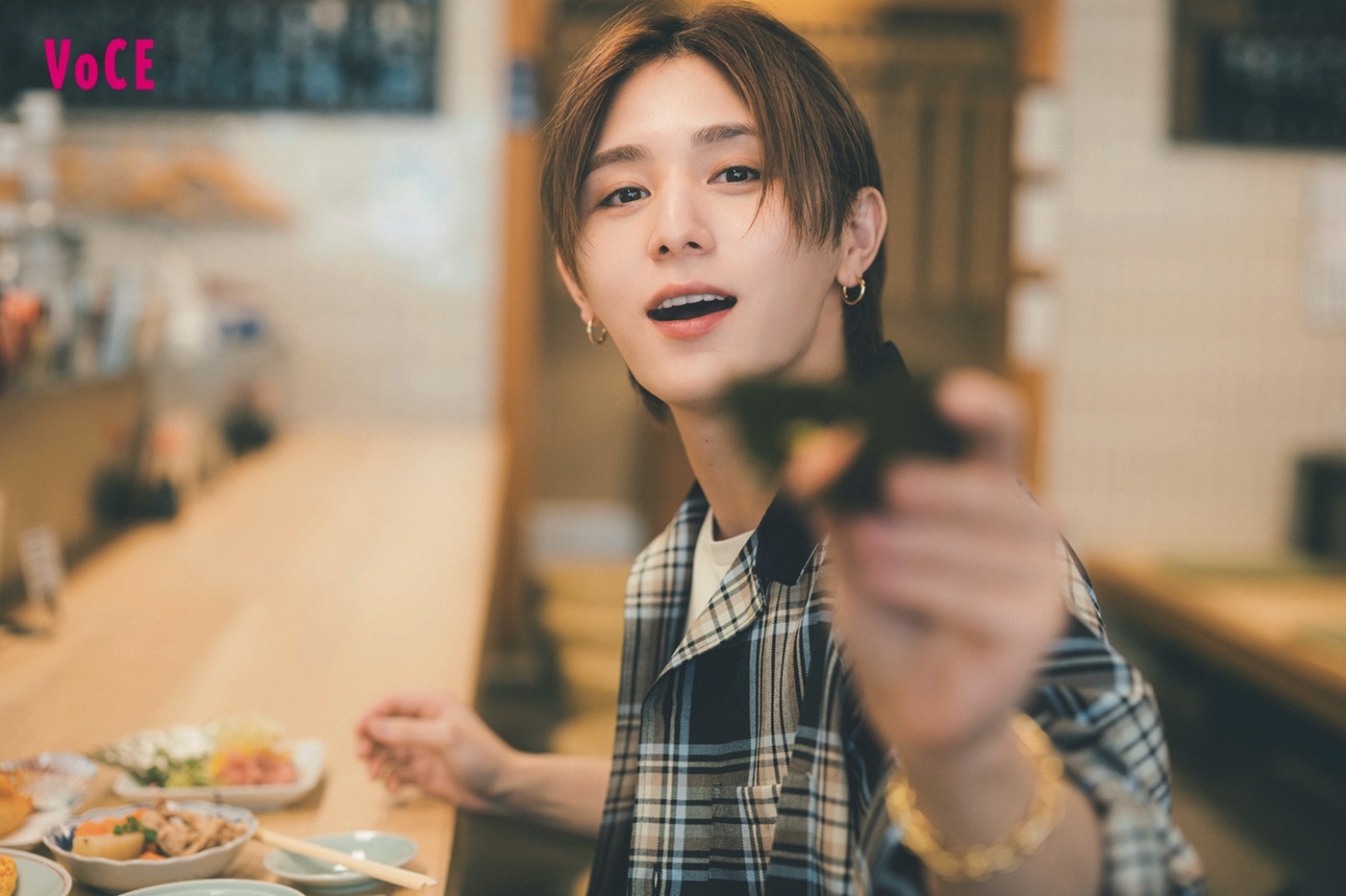 山田涼介の旅先で欠かせない美容グッズとは？『VOCE』新連載で“旅