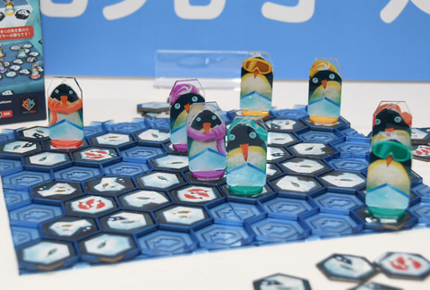 氷の上をペンギンが滑る！ ボードゲーム「それはおれの魚だ
