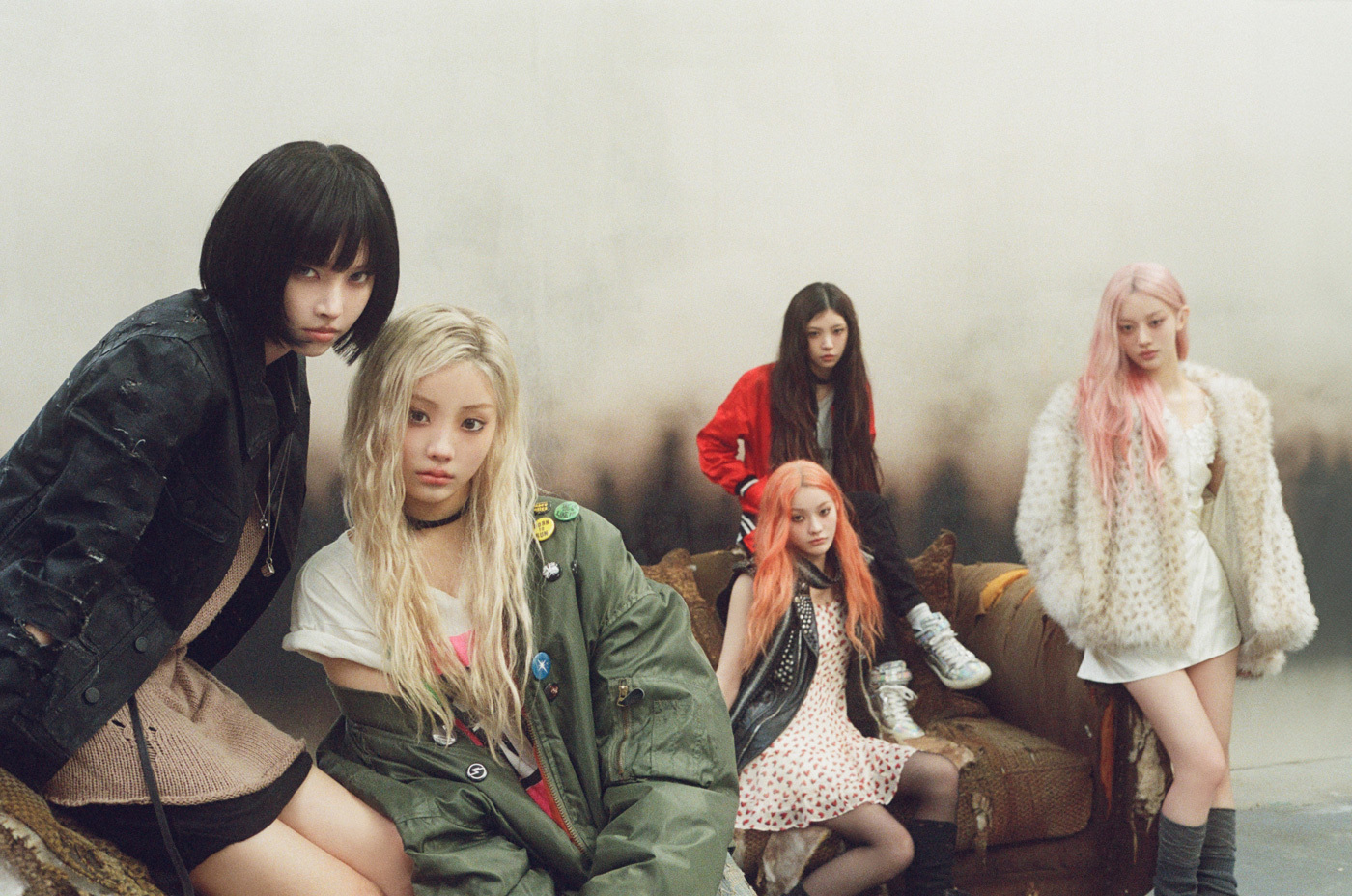 ILLIT、5人が大胆にイメチェン！4thミニアルバム『MAMIHLAPINATAPAI