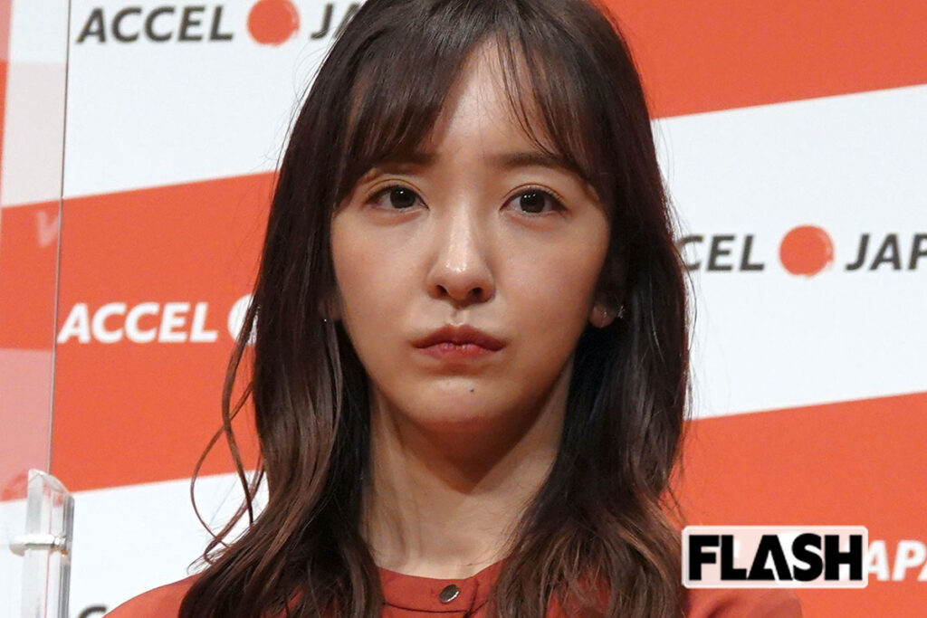 【YouTube】板野友美　『車内土禁』660万円超の高級愛車を公開！　