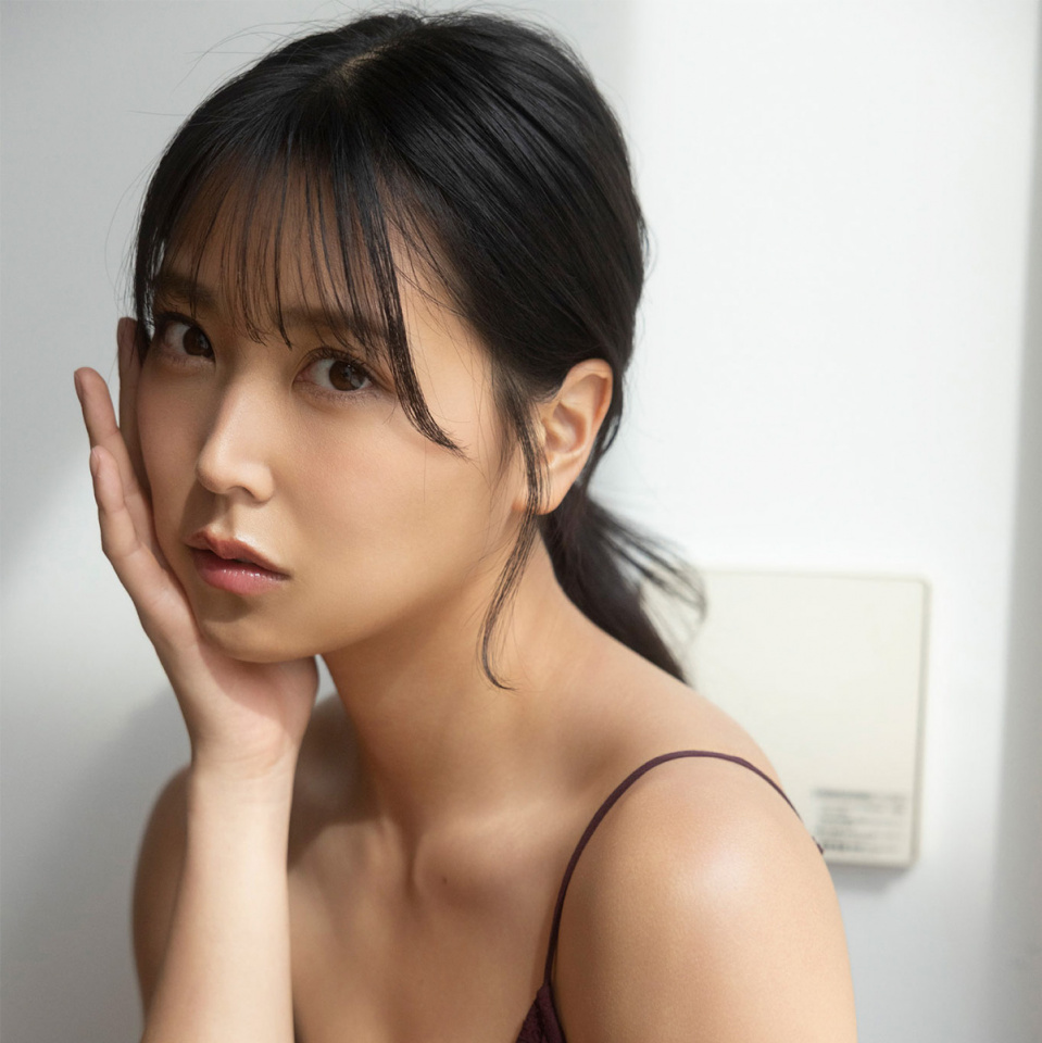 元NMB48・白間美瑠28歳、アイドルを脱却しスケールアップした妖艶美