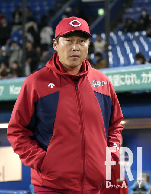 球団からの指令だった!? ”災難続き”の広島・新井貴浩監督 ルーキー3人