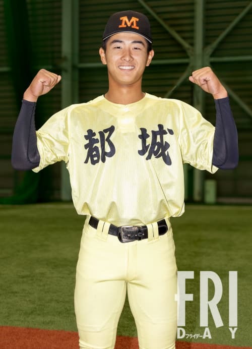 写真でわかる脅威の柔軟性…U-18侍ジャパン候補合宿に密着「″センバツ不