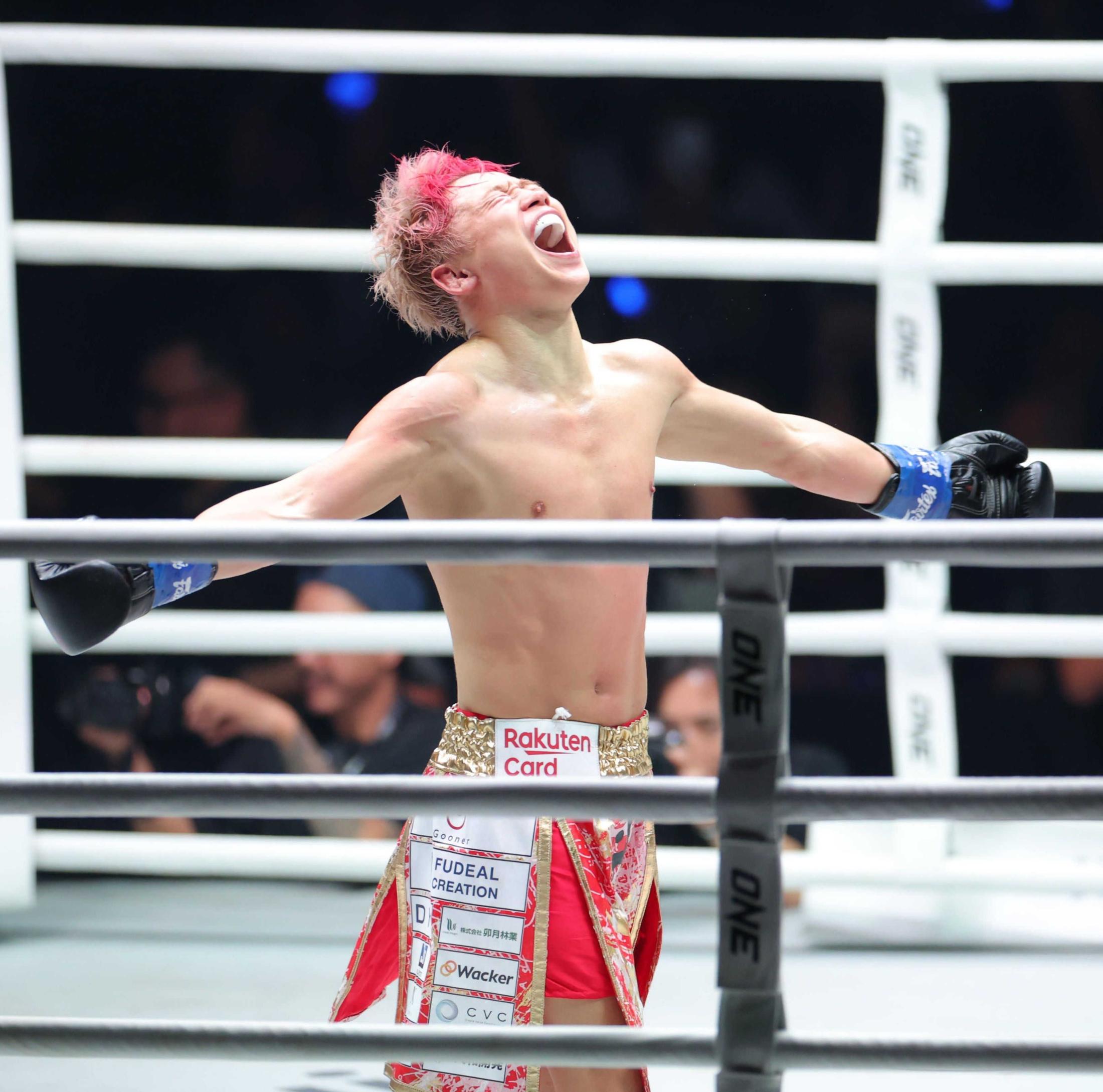武尊 引退試合で有終星 劇的5回TKO勝利で男泣き！最強の宿敵と壮絶