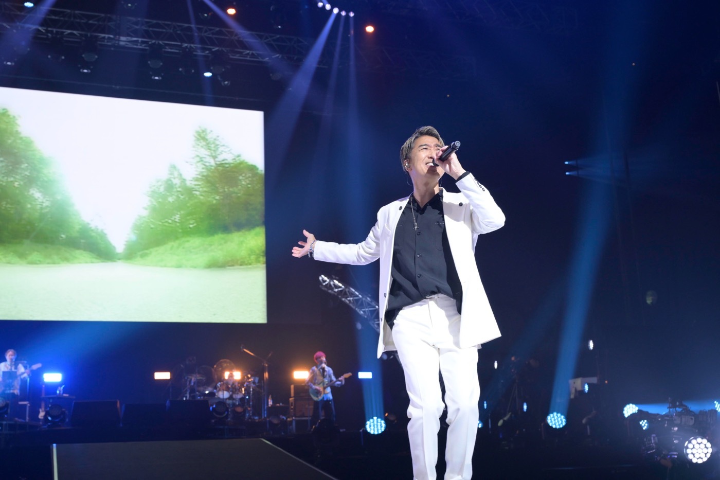 DEEN、豪華ゲストを迎えた日本武道館ライブ大盛況！ロックカバー映像