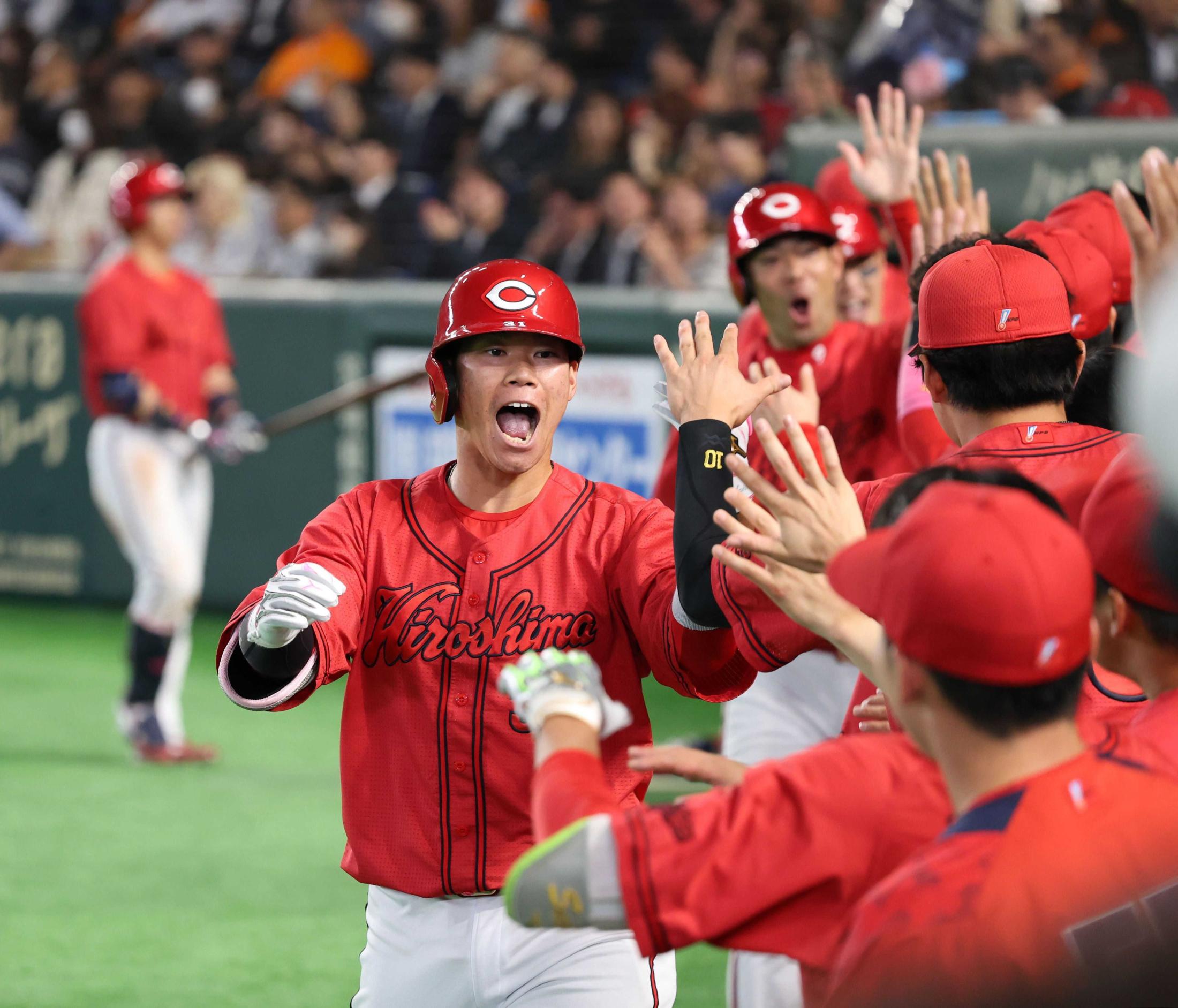 最終値下げ 広島カープ グランドコート デサント NPB 坂倉 広島・坂倉 大逆転G倒3ラン！七回2死まで無安打も八回一気 3ボール