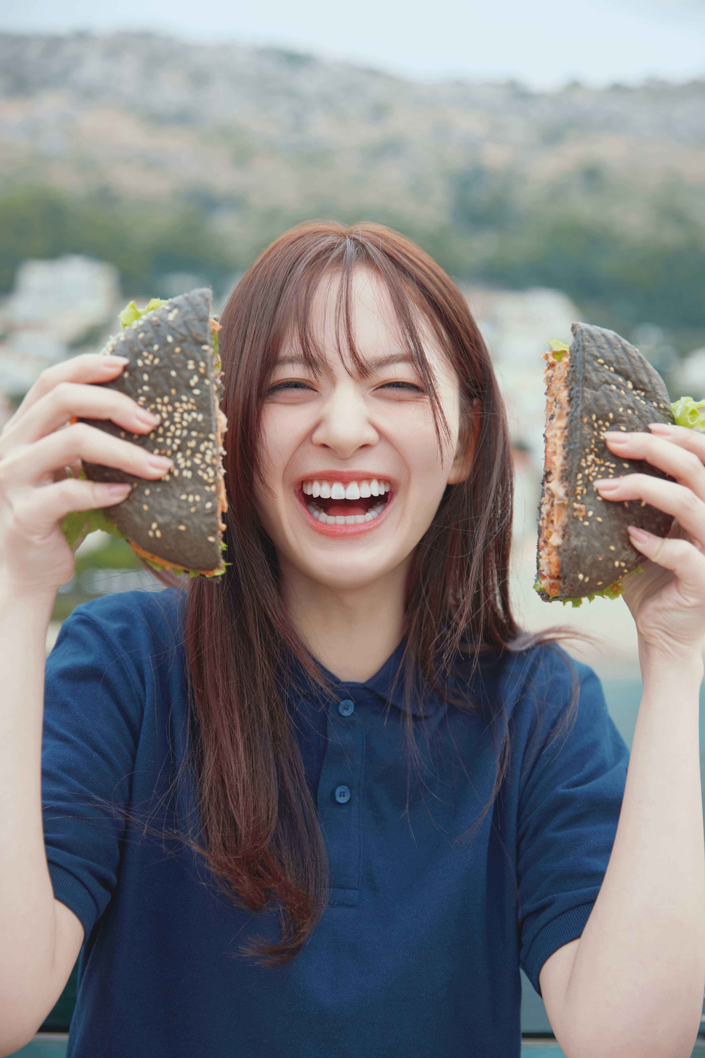乃木坂46金川紗耶1st写真集よりオレンジ色の水着カット解禁！抜群の
