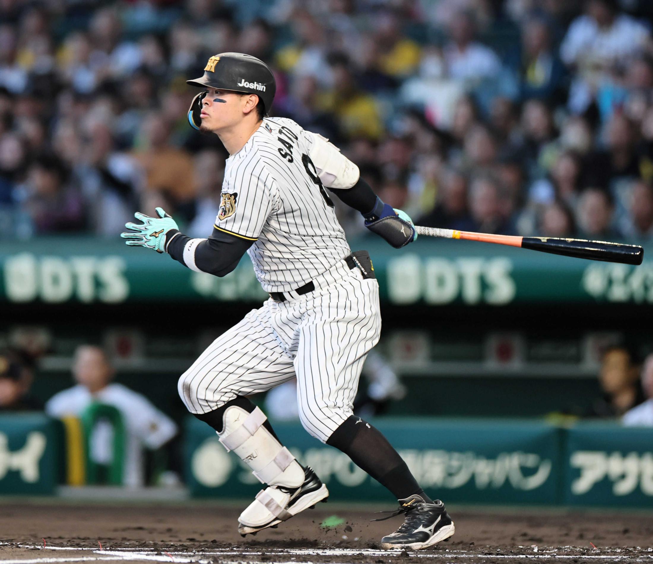 阪神・佐藤輝 日本新ペースの猛打賞 2夜連続で早くも6度目 NPB