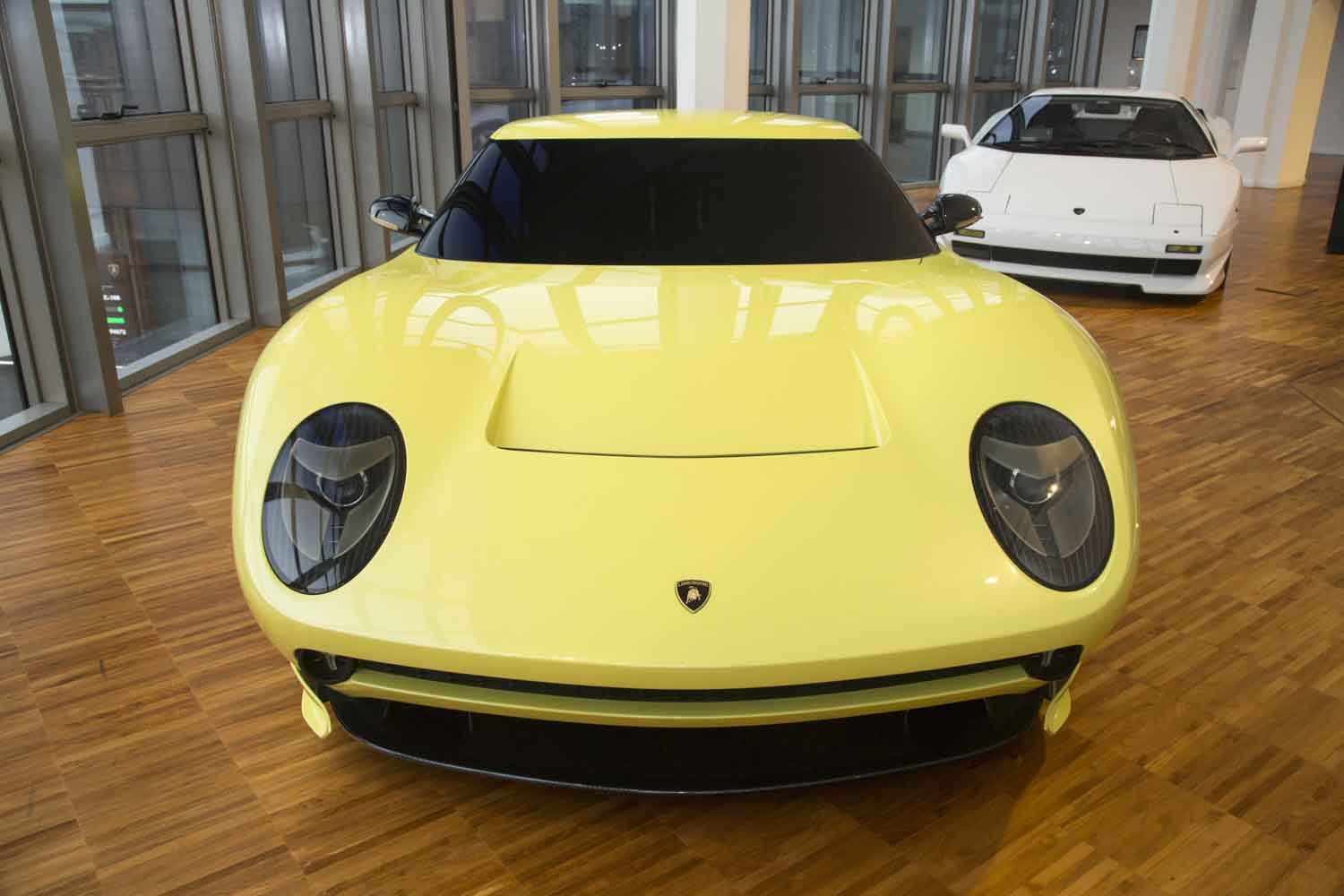 ミウラ生誕40周年で登場したV12縦置き搭載のランボルギーニ「ミウラ