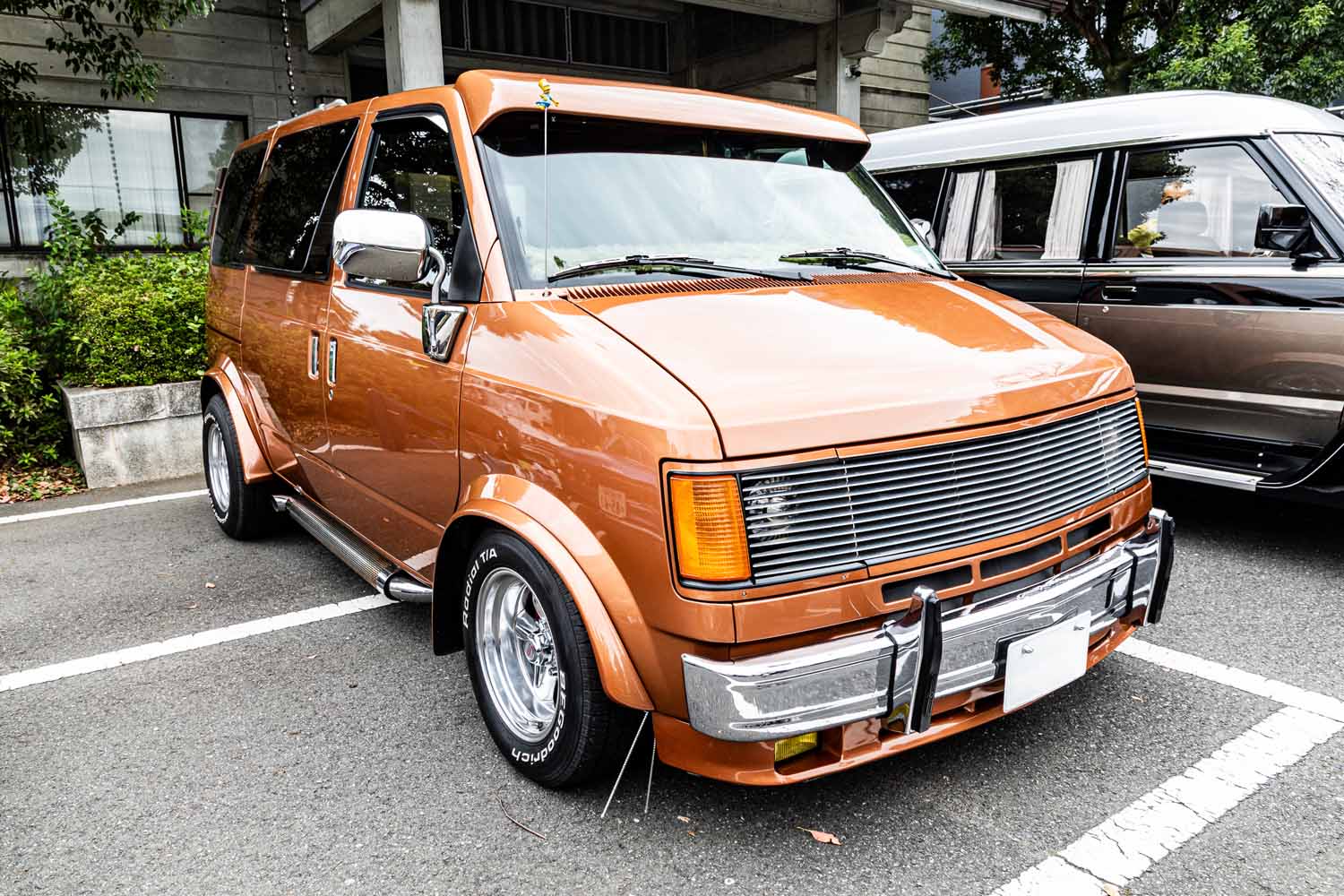 子供ができてもアメ車に乗りたい！ シボレー「アストロ」なら家族で