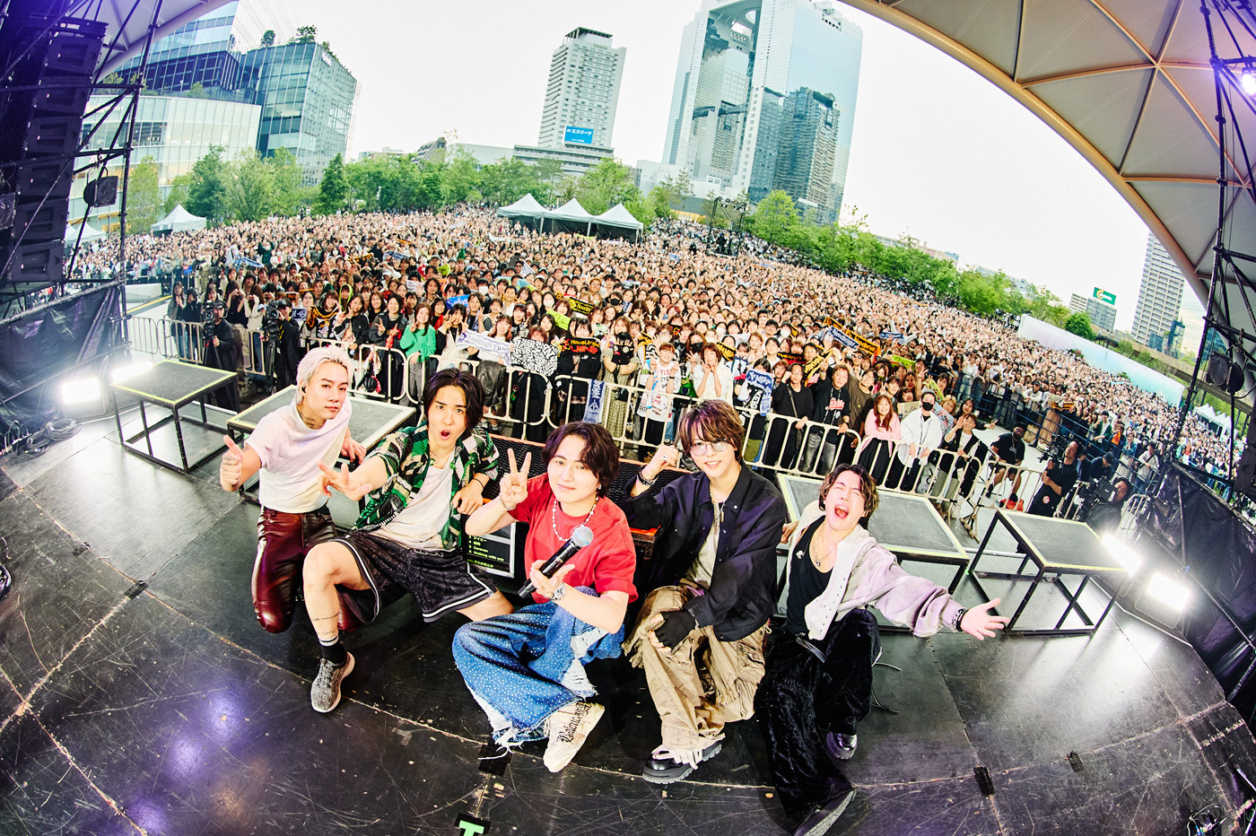 ライブレポート】Novelbrightの大阪フリーライブに1.5万人が集結