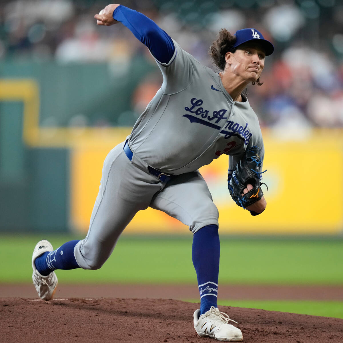 ドジャースに激震 1000奪三振達成直後のグラスノーが腰痛で緊急
