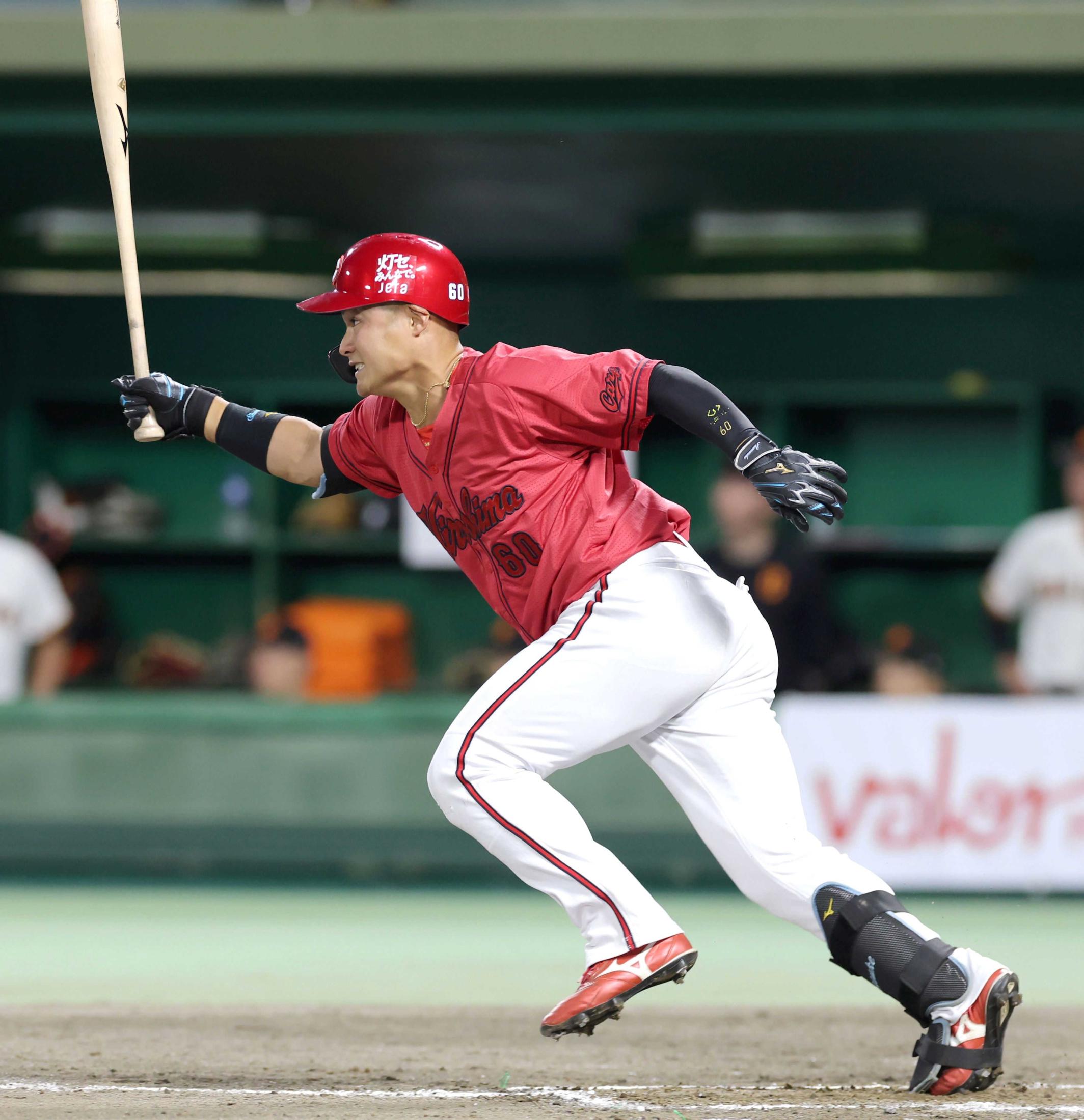 広島・田村 勝負強さ光った同点打！右手一本「食らいついていこう